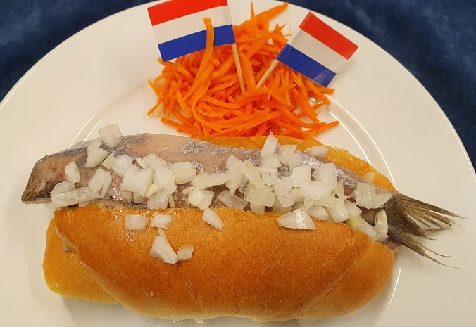 Groenland Detective veteraan Broodje Hollandse Haring met uitjes – BeMa Catering